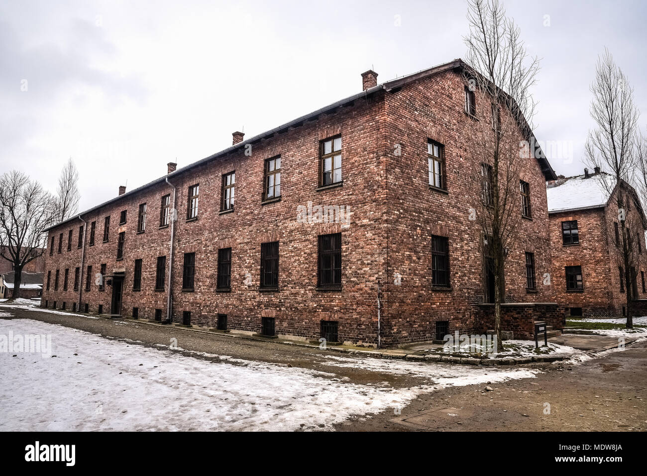 Oswiecim / Polonia - 02.15.2018: caserma di mattoni, case di blocco del campo di concentramento di Auschwitz Museum. Foto Stock