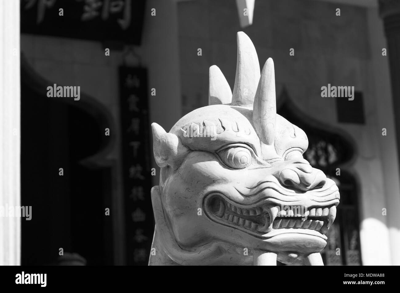 Dragon Gargoyle nel tempio buddista (Kunming, Yunnan, Cina) Foto Stock