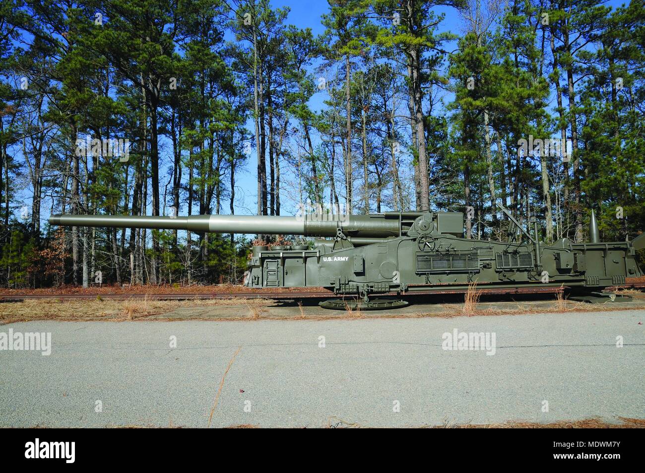 La M65 pezzo di artiglieria, chiamato anche Atomic Annie, siede in Fort Lee sezione di magazzino 1 dic. L'arma alla fine saranno visualizzate all'Ordnance Training Supporto impianto attualmente in costruzione. Foto Stock