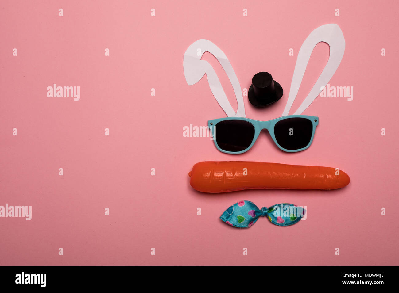 Coniglio astratta su sfondo rosa. Foto Stock