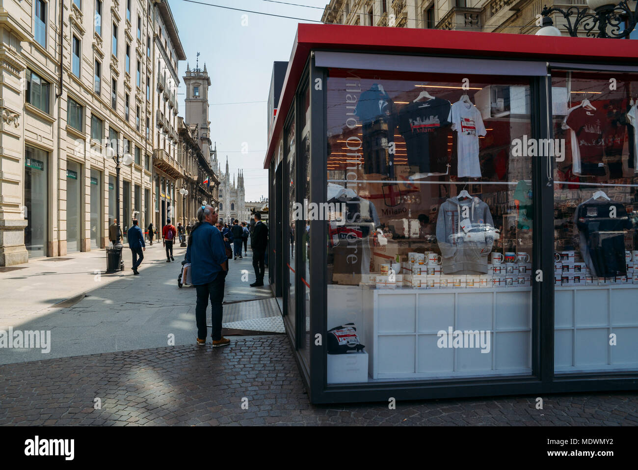Milano, Italia - 17 Aprile 2018: la facciata anteriore della Milano Store ufficiale Foto Stock