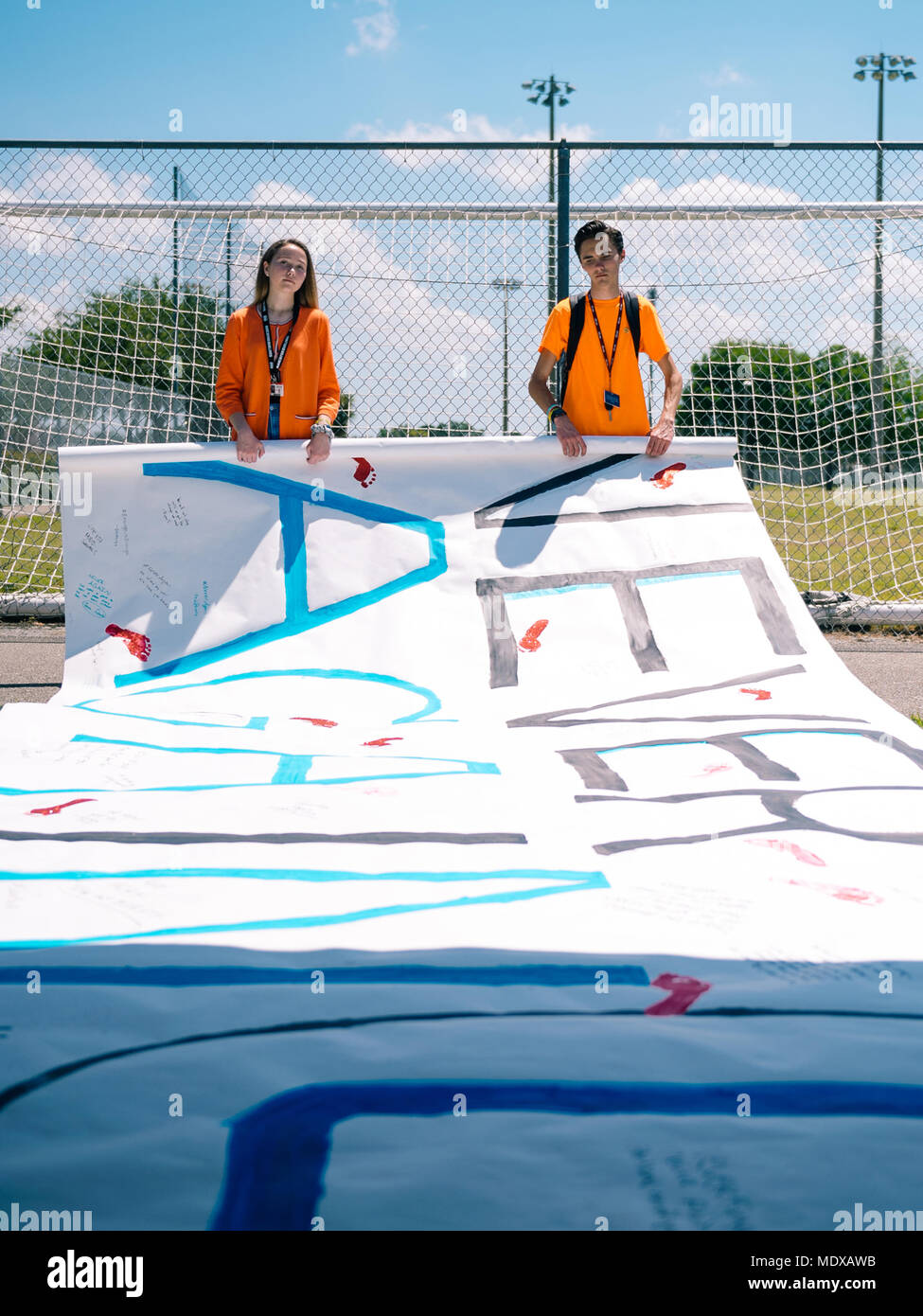 Florida, Stati Uniti d'America. Xx Aprile 2018. I fratelli Lauren e David Hogg, partecipare alla Scuola Nazionale Walkout che è stato tenuto in onore del diciannovesimo anniversario della Colombina, la Scuola riprese che ha preso 13 vive e a continuare la loro lotta per la riforma di pistola. Credito: SOPA Immagini limitata/Alamy Live News Foto Stock