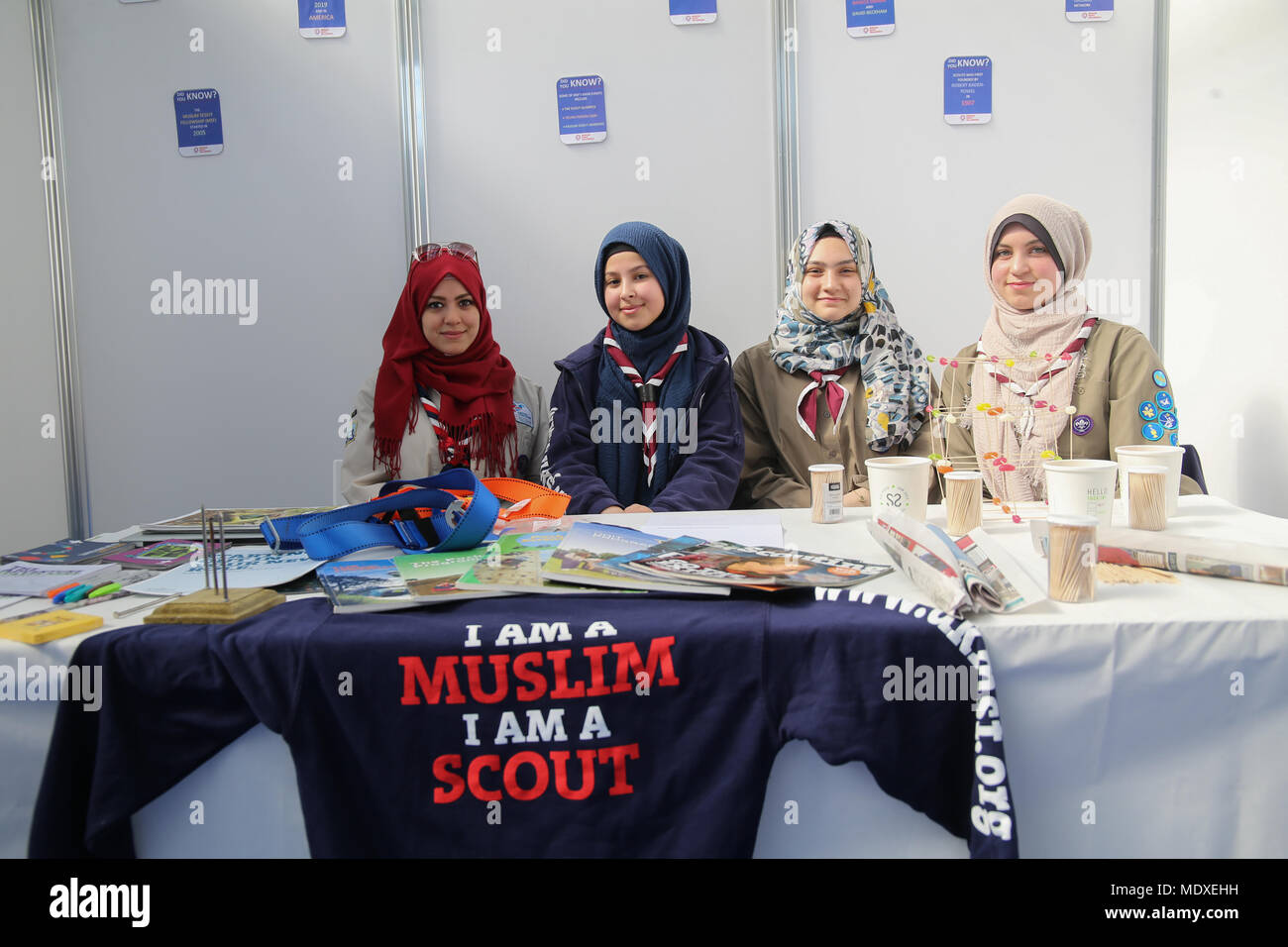 Londra, Regno Unito. Xxi Aprile, 2018. La ultimate cibo halal, moda & shopping weekend ritorna alla London Olympia per il terzo anno consecutivo .una celebrazione del cibo, shopping e cultura proviene da Olympia di Londra. Perfettamente sincronizzato per il Ramadan, sfoglia oltre 200 pop-up negozi da tutto il mondo, dotata della più recente moda e idee regalo. Il cibo Halal Festival avrà anche mostrare una gamma di piatti da oltre 20 bancarelle per tutta la famiglia a godere.@Paolo Quezada-Neiman/Alamy Live News Foto Stock