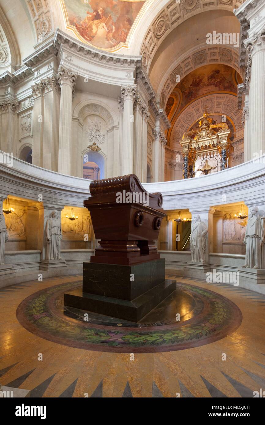 Parigi, Dome des Invalides e la tomba di Napoleone I, grave Foto Stock
