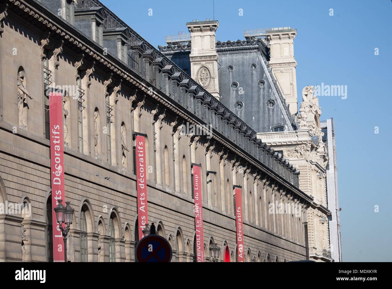 Parigi, Rue de Rivoli, il Musée du Louvre, facciata Rivoli, statua del marshalling dell'Impero Francese Foto Stock