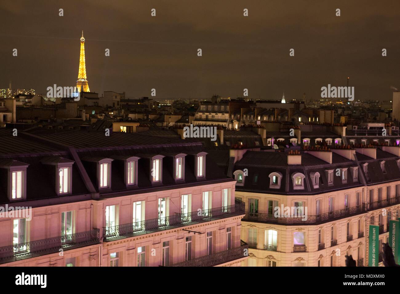 Parigi, boulevard haussmann, tetto del printemps mall, durante i ... Ristrutturazione del tetto