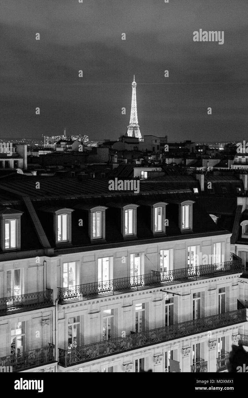 Parigi, boulevard haussmann, tetto del printemps mall, durante i ... Ristrutturazione del tetto