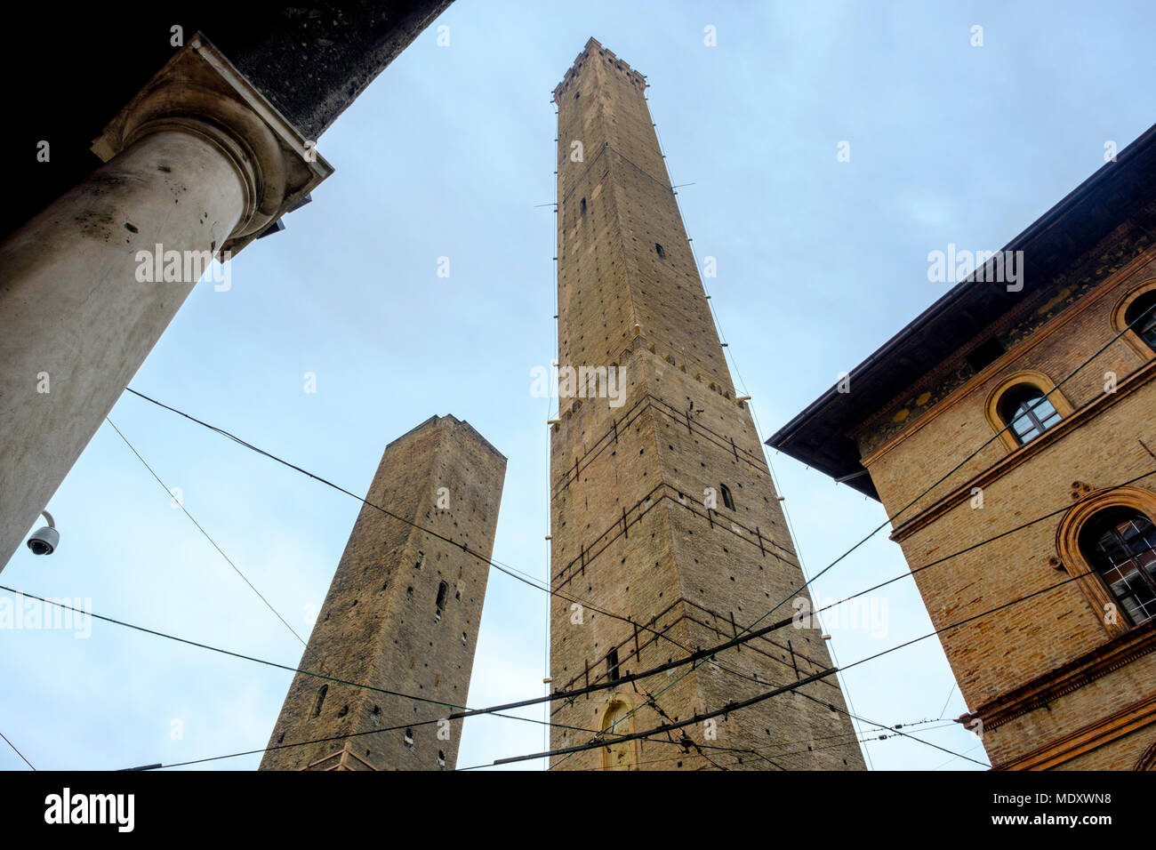 Le due Torri di Bologna (le Due Torri), Italia - simboli della città Foto Stock