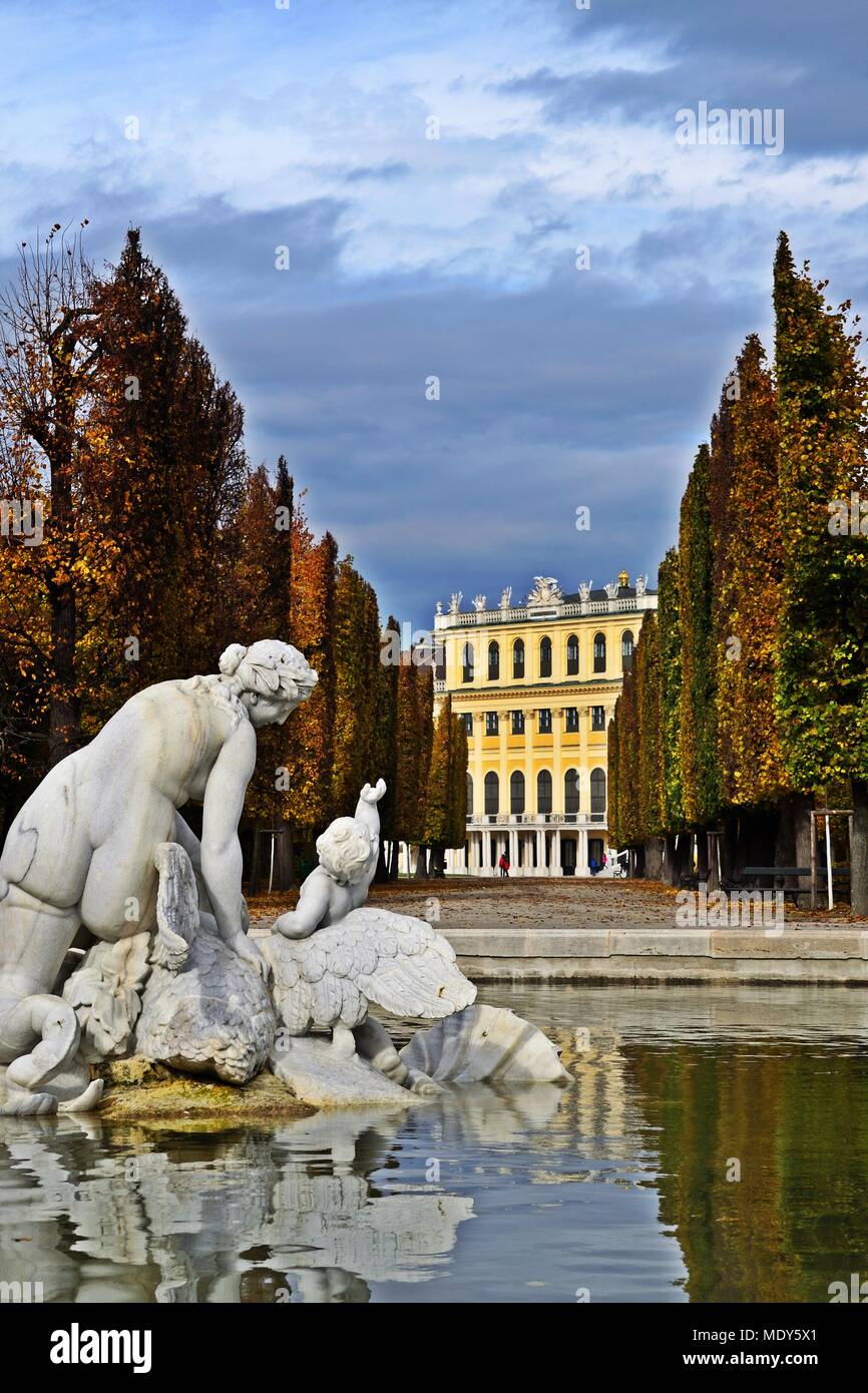 Fontana di Venere nel Palazzo di Schönbrunn park a Vienna, in Austria Foto Stock
