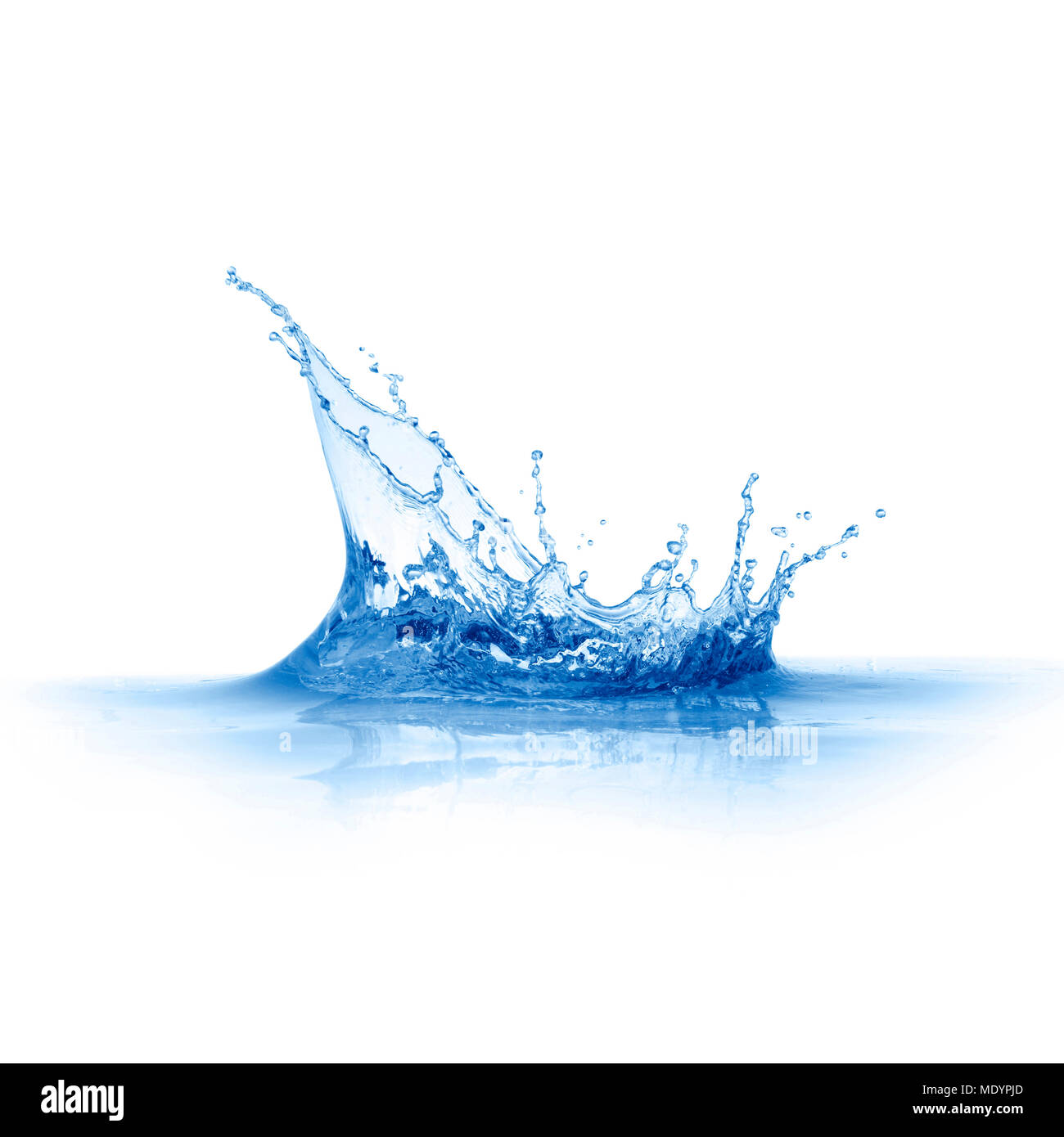 Blu acqua splash forma di corona sulla superficie dell'acqua isolati su sfondo bianco, studio foto di grandi dimensioni e risoluzione Foto Stock