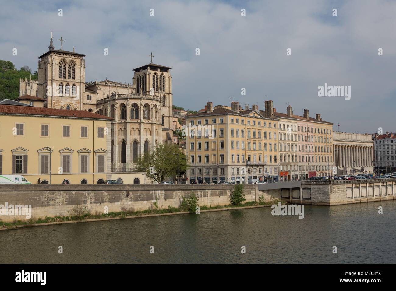 Francia, Lione, Quai Romain Rolland, Basilica di Notre Dame de Fourvière e Cathédrale Saint-Jean-Baptiste, la Corte di Appello de Lyon, Foto Stock
