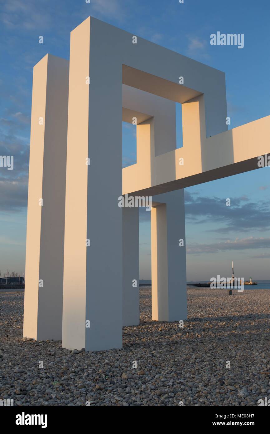 In Francia, Le Havre, arte di installazione sulla spiaggia in linea con le Porte Océane, Le Havre 500 anniversario. L#3 da Sabina Lang e Daniel Baumann Foto Stock