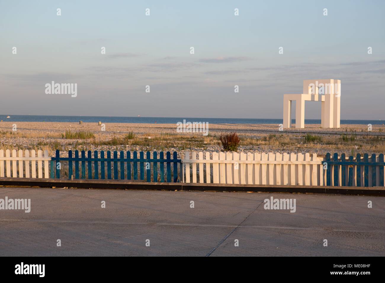 In Francia, Le Havre, arte di installazione sulla spiaggia in linea con le Porte Océane, Le Havre 500 anniversario. L#3 da Sabina Lang e Daniel Baumann Foto Stock