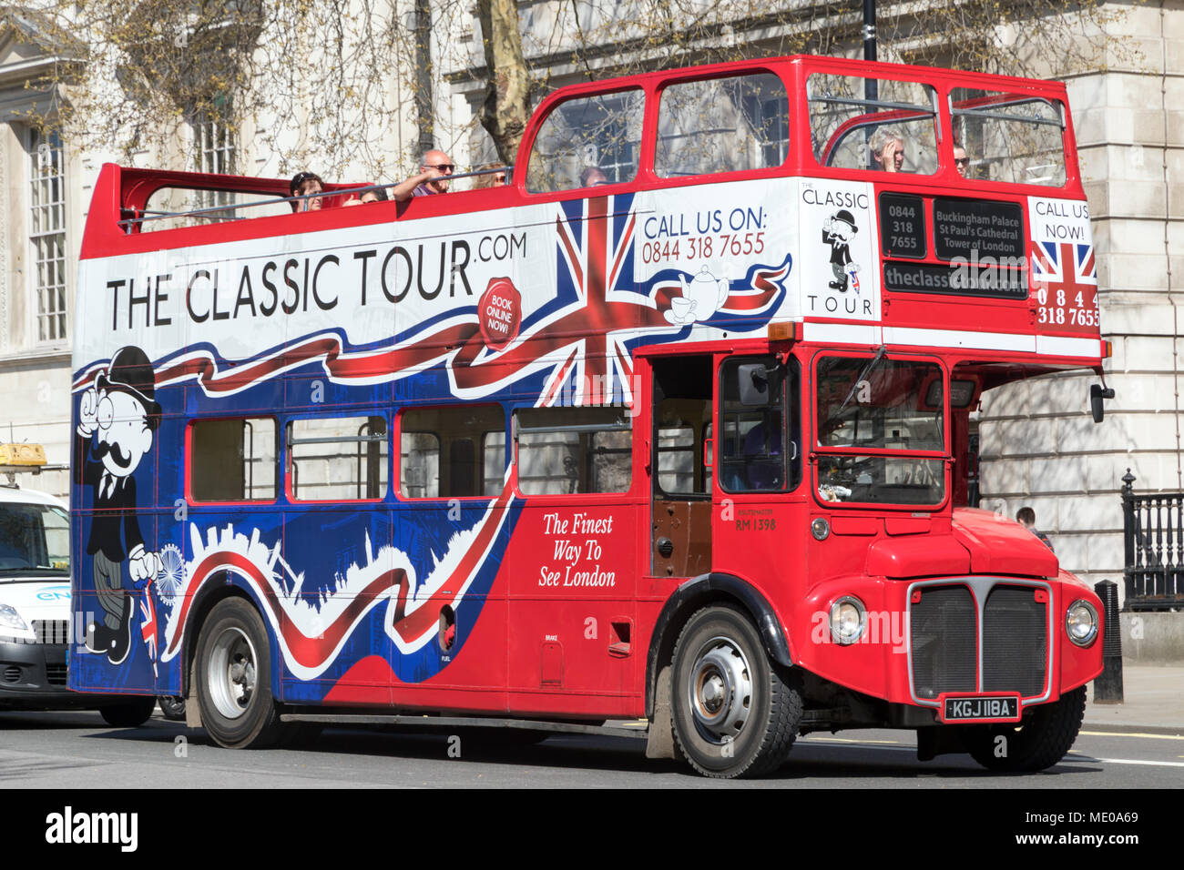 Il classico Tour London bus turistici Foto Stock