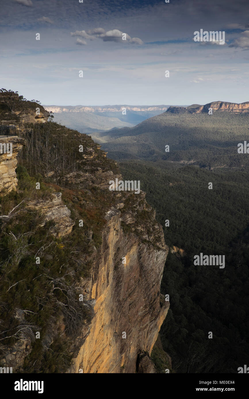 Vista panoramica dell'elevato altopiano nel Parco Nazionale Blue Mountains nel Nuovo Galles del Sud, Australia Foto Stock