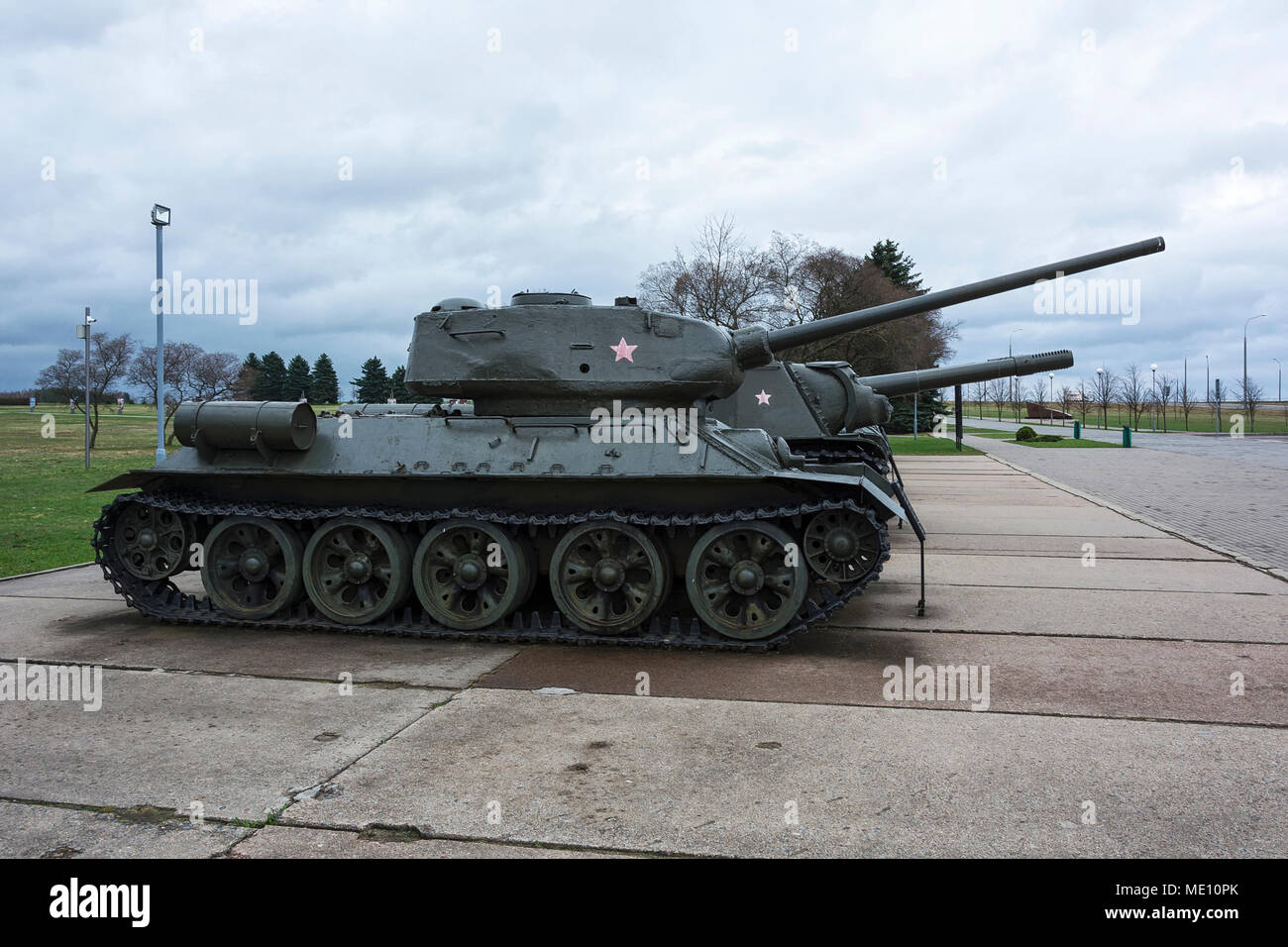 La Bielorussia Minsk - Aprile 19, 2018: mezzo sovietica serbatoio T-34 della grande guerra patriottica, una mostra del complesso memoriale cumulo di gloria. Foto Stock