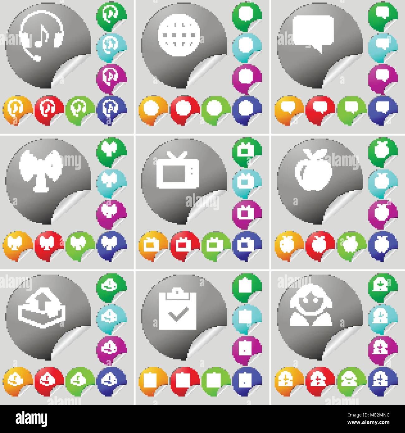 Cuffie, Globe, Chat bolla, Wifi, TV, Apple, caricare, indagine, Avatar icona segno. Un set di settantadue colorato pulsanti rotondi, adesivi. Vector illu Illustrazione Vettoriale