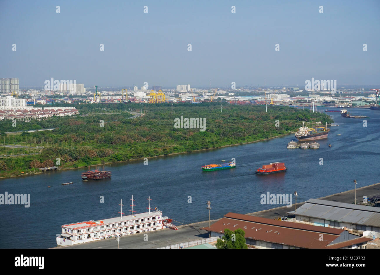 Il Fiume Saigon barche, la città di Ho Chi Minh (Saigon) Vietnam Foto Stock