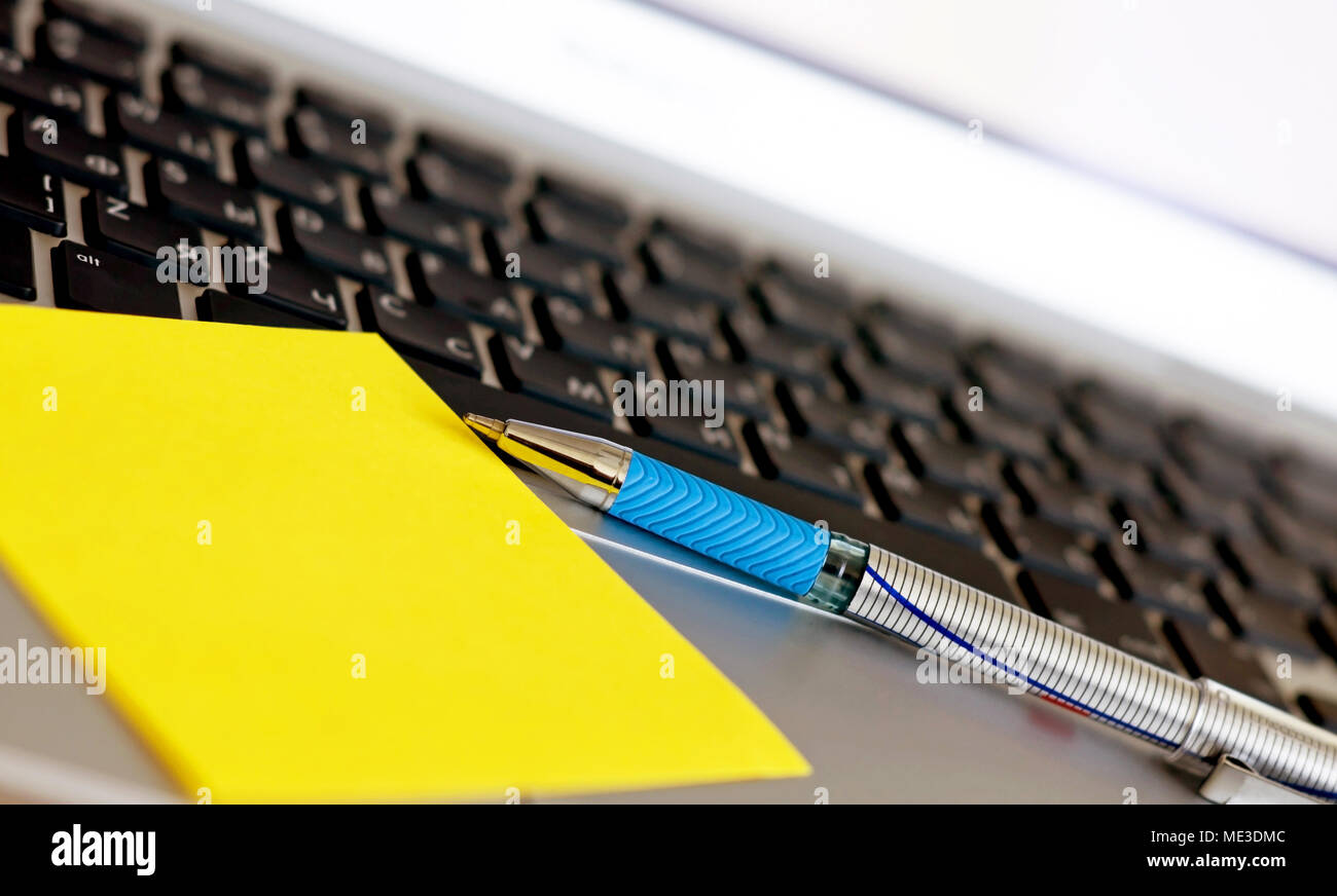 Profondità di campo, messa a fuoco sulla punta della penna e la zona si avvicina ith del campo Foto Stock