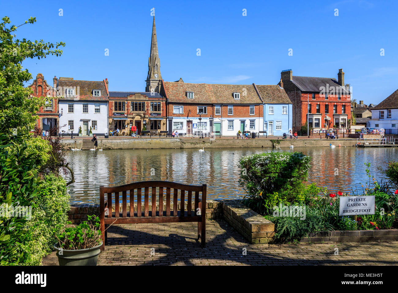 Il Quayside, il vecchio riverport, St Ives centro città sul grande fiume Ouse , Cambridgeshire, England, Regno Unito, GB Foto Stock