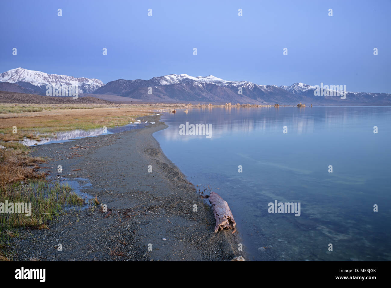 Mono litorale del Lago alla spiaggia Marina prima del sorgere del sole Foto Stock