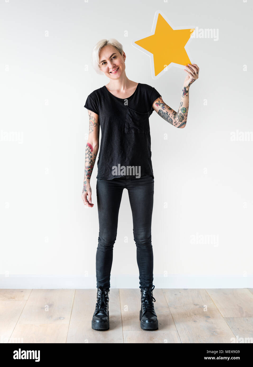 White woman holding icona a forma di stella Foto Stock