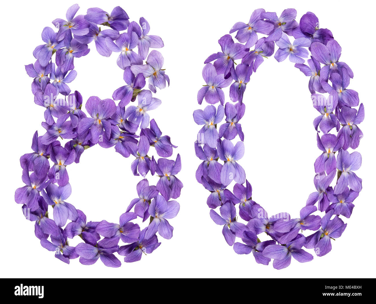Numero arabo 80, ottanta, dai fiori di viola, isolato su sfondo bianco Foto Stock