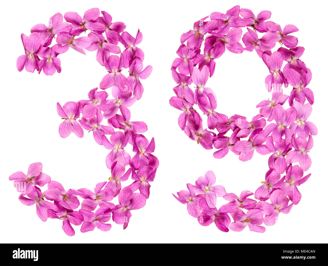 Numero arabo 39, trenta nove, dai fiori di viola, isolato su sfondo bianco Foto Stock