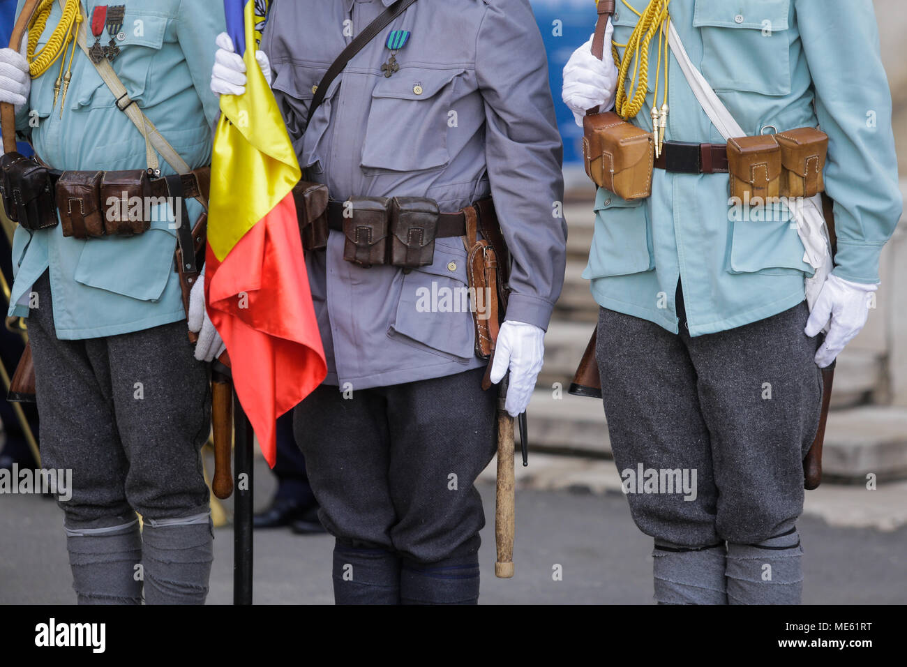 Il rumeno guerra mondiale I reenactors con le loro attrezzature di combattimento Foto Stock