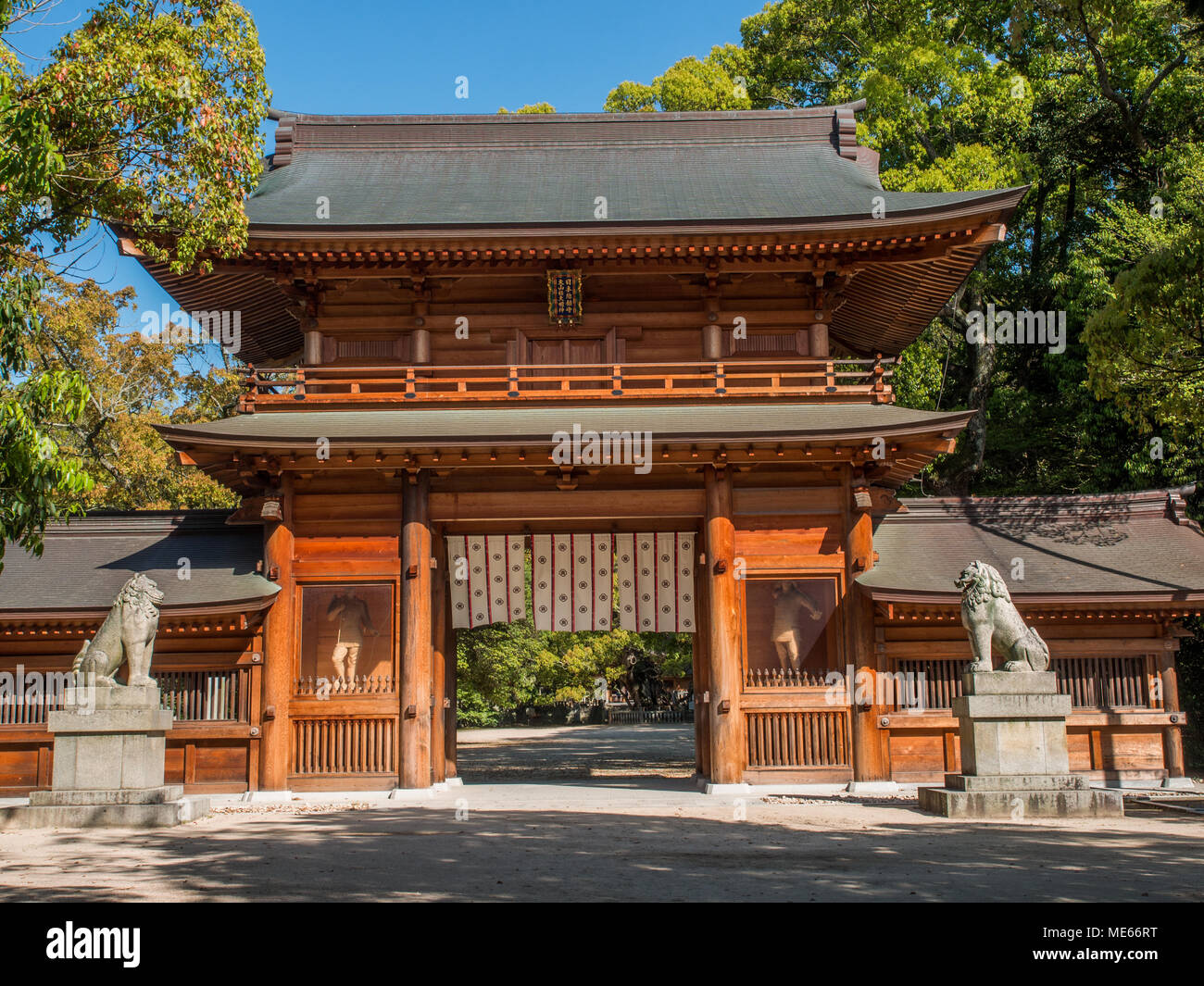 Cancello principale, Ōyamazumi Jinja, , Omishima isola, Seto Inland Sea, Giappone Foto Stock