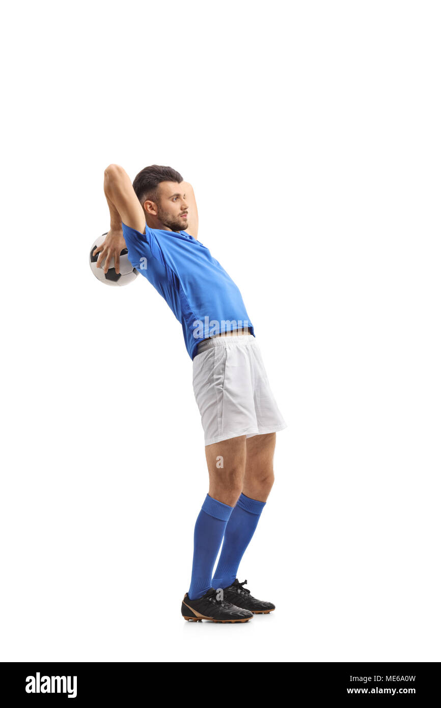 Lunghezza piena ripresa di profilo di un giocatore di calcio di prendere una throw-in isolati su sfondo bianco Foto Stock Lunghezza piena ripresa di profilo di un giocatore di calcio di prendere una throw-in isolati su sfondo bianco Foto Stock