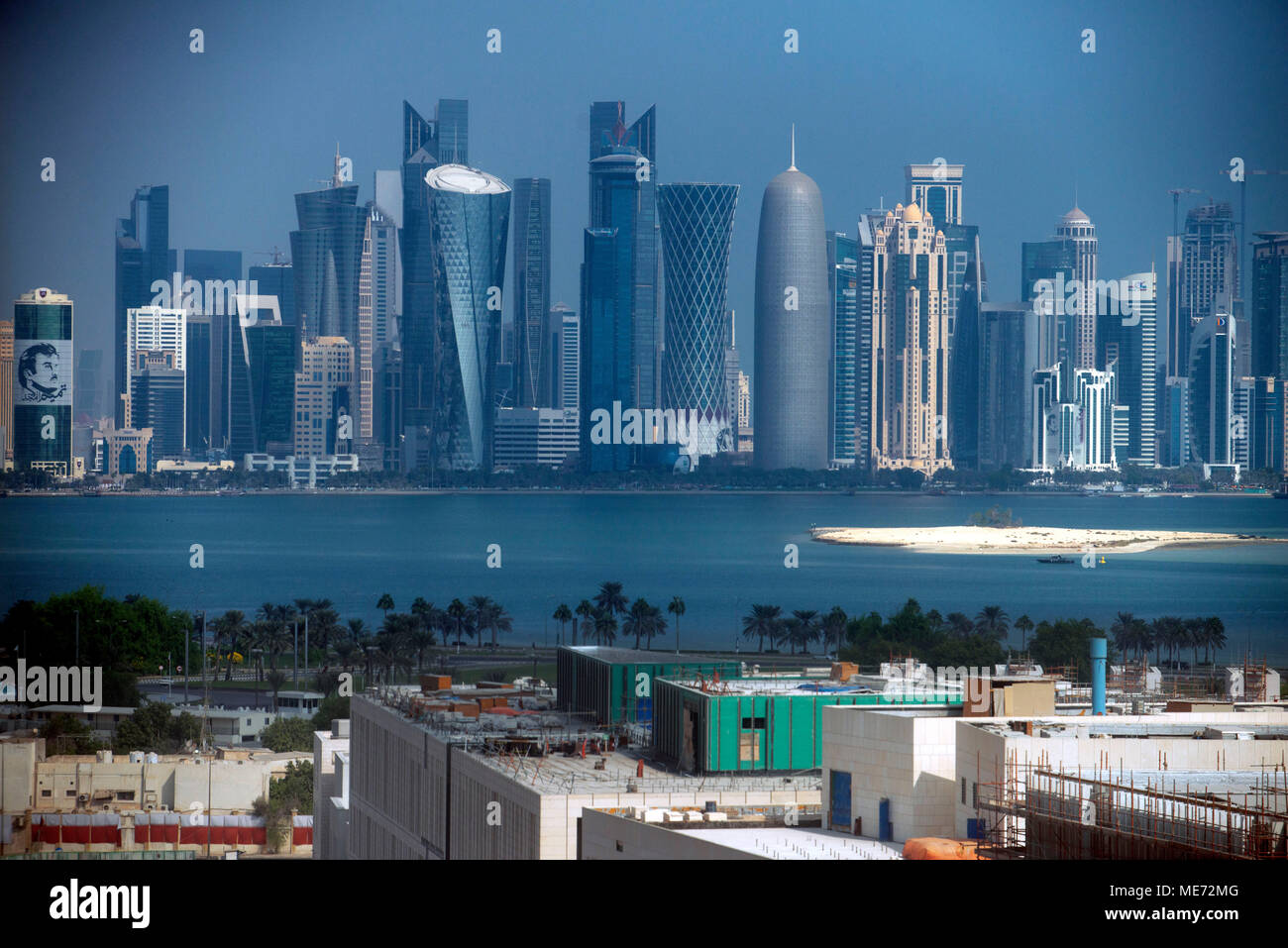 I grattacieli della skyline del centro commerciale di Doha la capitale del Golfo Arabico paese Qatar Foto Stock