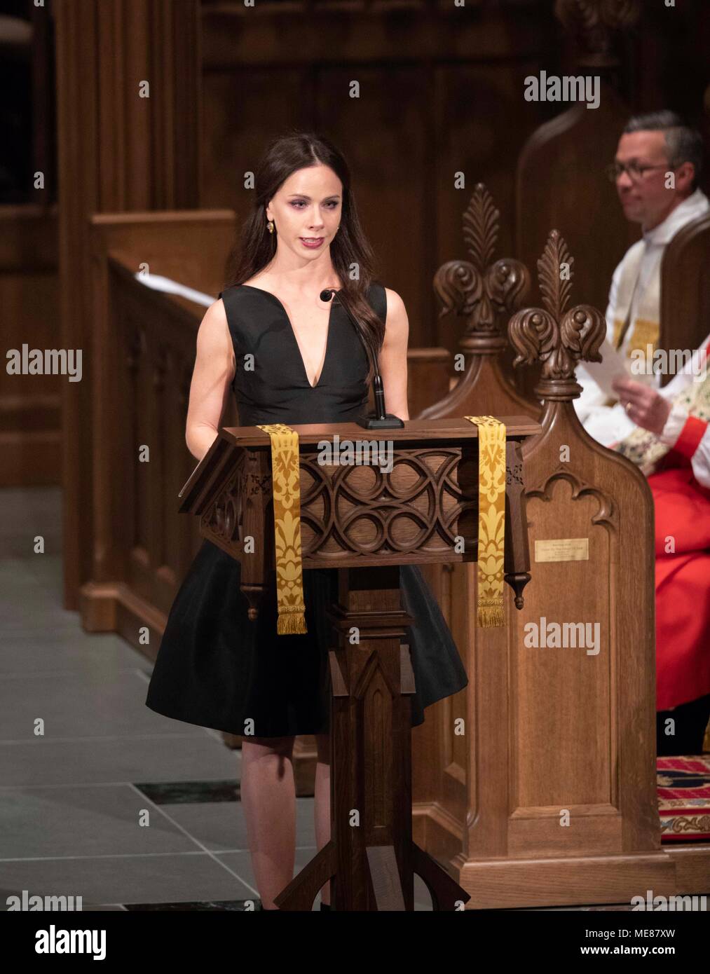 Houston, Texas, Stati Uniti d'America. Aprile 21st, 2018. Barbara Bush parla alle esequie di sua nonna, ex First Lady Barbara Bush, presso San Martin episcopale della Chiesa. Signora Bush, la moglie di un presidente e di madre per un altro, morì il 17 aprile a Houston in 92. Credito: Bob Daemmrich/Alamy Live News Foto Stock