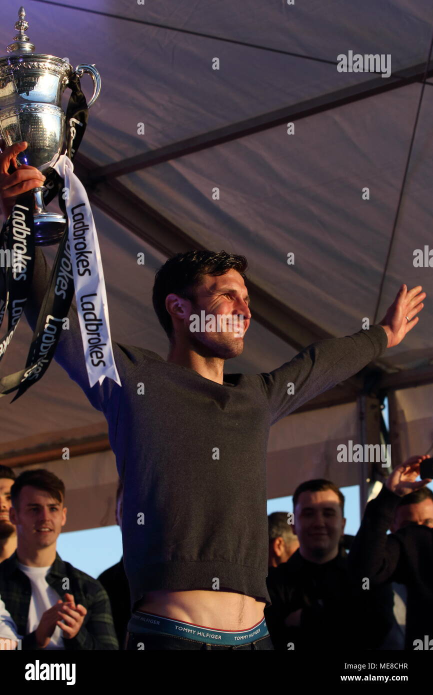 Paisley, Regno Unito, 21 aprile 2018. St Mirren campionato parade Paisley XXI Aprile 2018 Credit: David Cameron/Alamy Live News Foto Stock