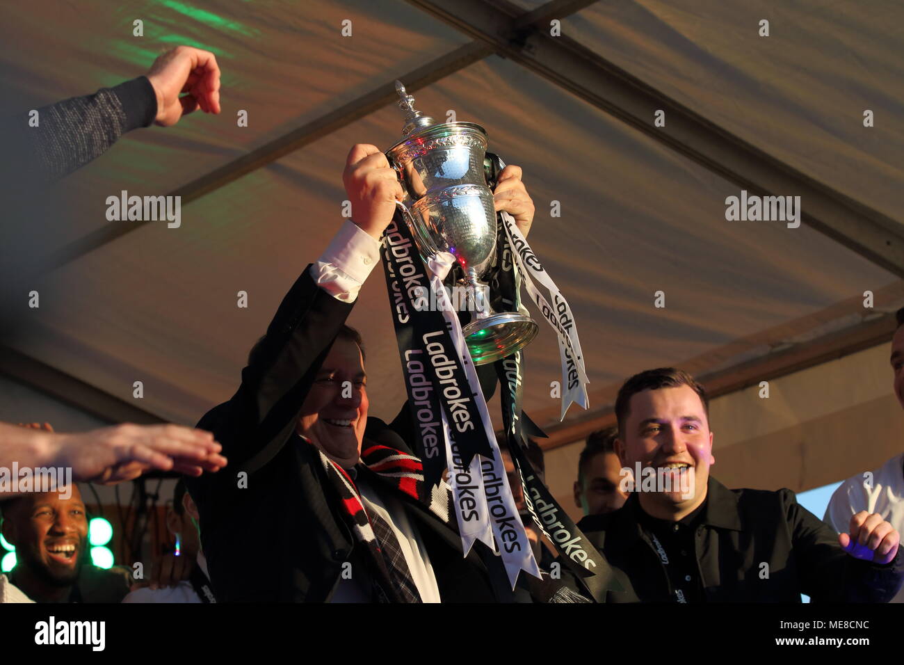 Paisley, Regno Unito, 21 aprile 2018. St Mirren campionato parade Paisley XXI Aprile 2018 Credit: David Cameron/Alamy Live News Foto Stock