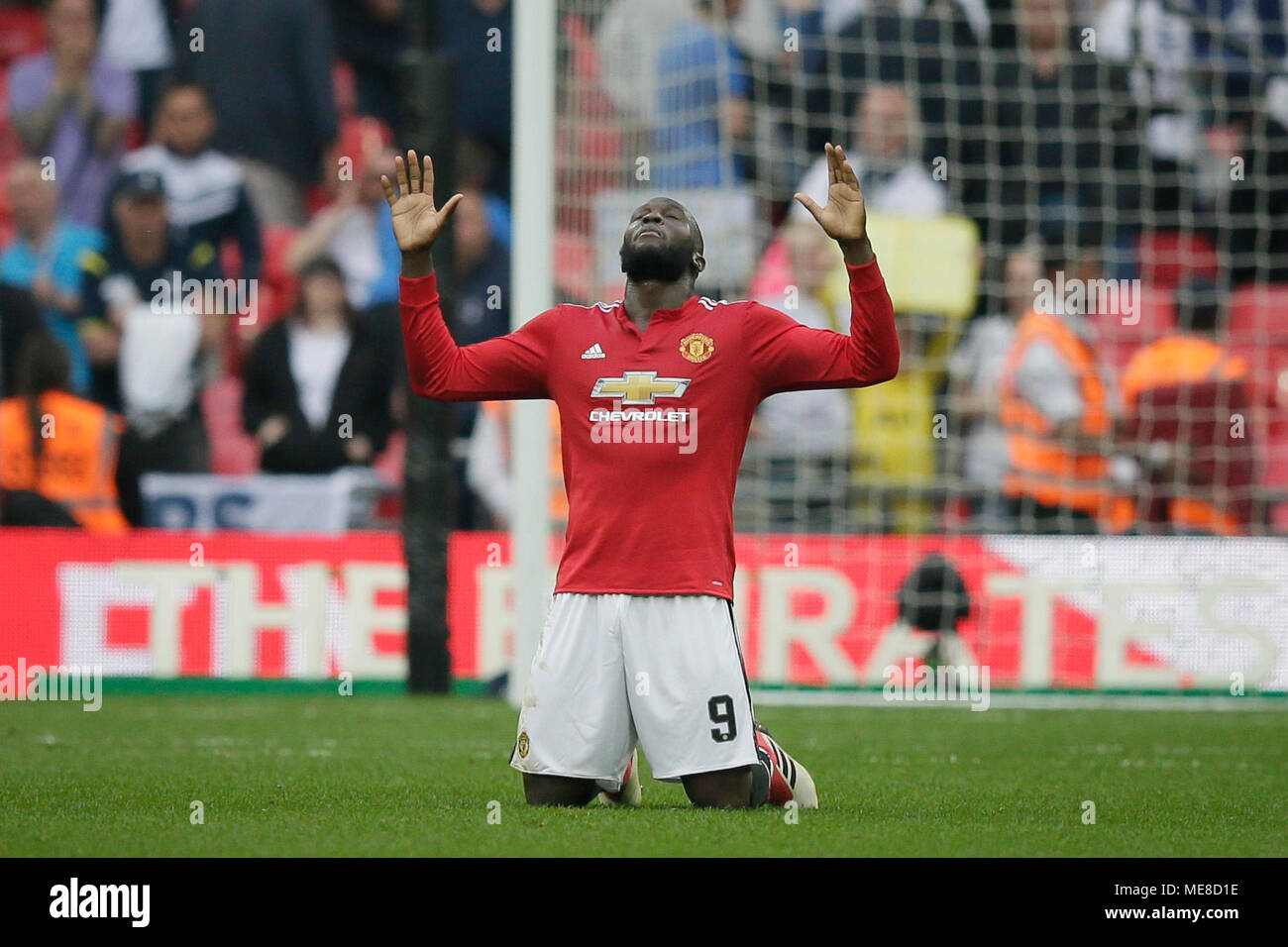 Londra, Regno Unito. Xxi Aprile, 2018. Il Manchester United Romelu Lukaku celebra vincendo la FA Cup semi-finale tra Manchester United e Tottenham Hotspur allo Stadio di Wembley a Londra, Gran Bretagna il 21 aprile 2018. Il Manchester United ha vinto 2-1 e avanzate per la finale. Credito: Tim Irlanda/Xinhua/Alamy Live News Foto Stock