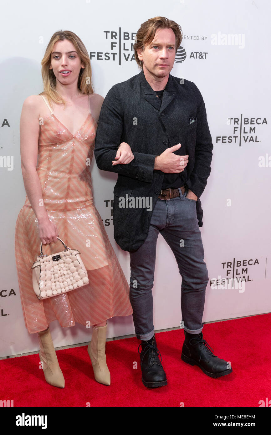 Ewan McGregor (R) e sua figlia Clara Mathilde McGregor frequentare la prima mondiale di "Zoe" al 2018 Tribeca Film Festival a BMCC on April 21, 2018 in New York City. Foto Stock
