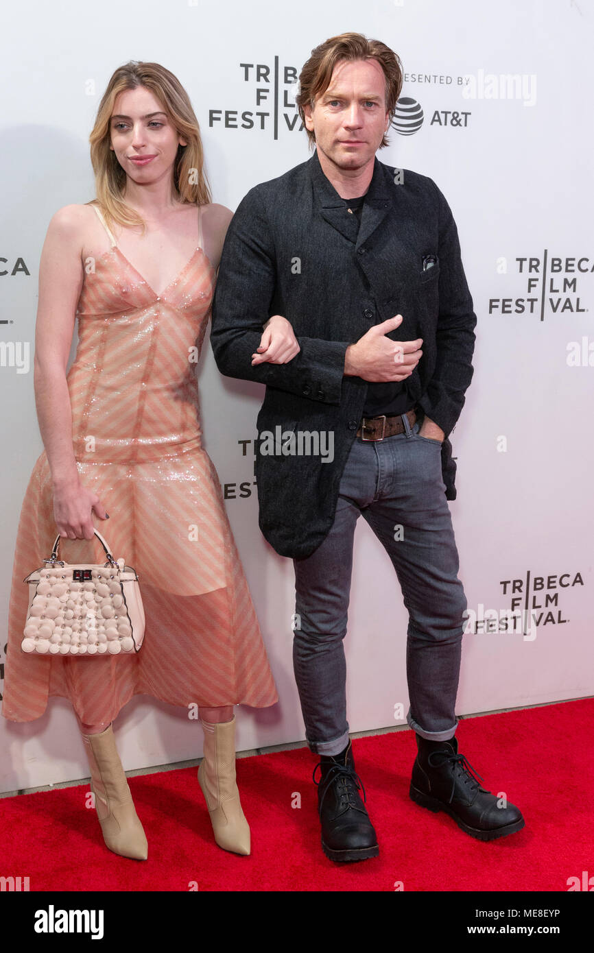 Ewan McGregor (R) e sua figlia Clara Mathilde McGregor frequentare la prima mondiale di "Zoe" al 2018 Tribeca Film Festival a BMCC on April 21, 2018 in New York City. Foto Stock