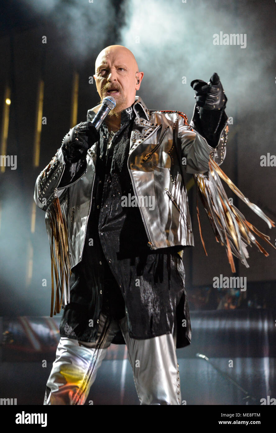 Las Vegas Nevada, 21 aprile 2018 . Rob Halford cantante della band Judas Priest eseguendo in concerto il giorno 2 della seconda annuale di Las Rageous musica heavy metal festival tenutosi presso il Downtown Las Vegas Eventi Centro. Credito: Ken Howard/Alamy Live News Foto Stock