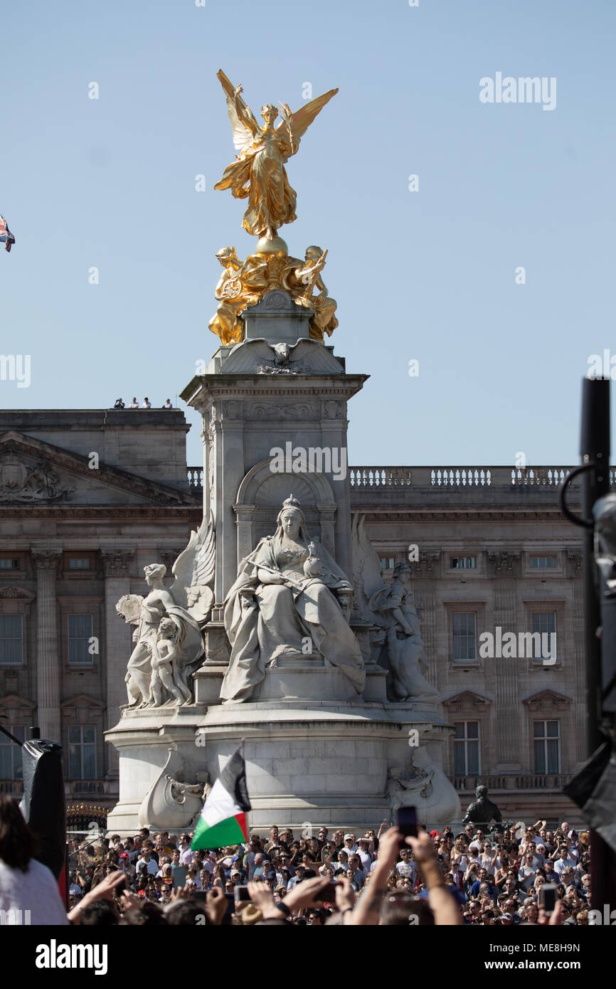 Londra, UK, 22 Aprile 2018: Denaro VIRGIN LONDON MARATHON 2018. Credito: Wojtek Ogrodnik/Alamy Live News Foto Stock