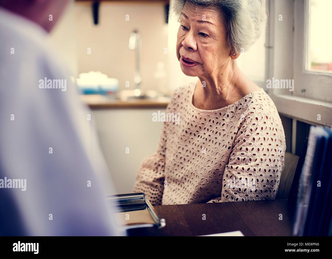 Asian vecchia donna in un ospedale Foto Stock