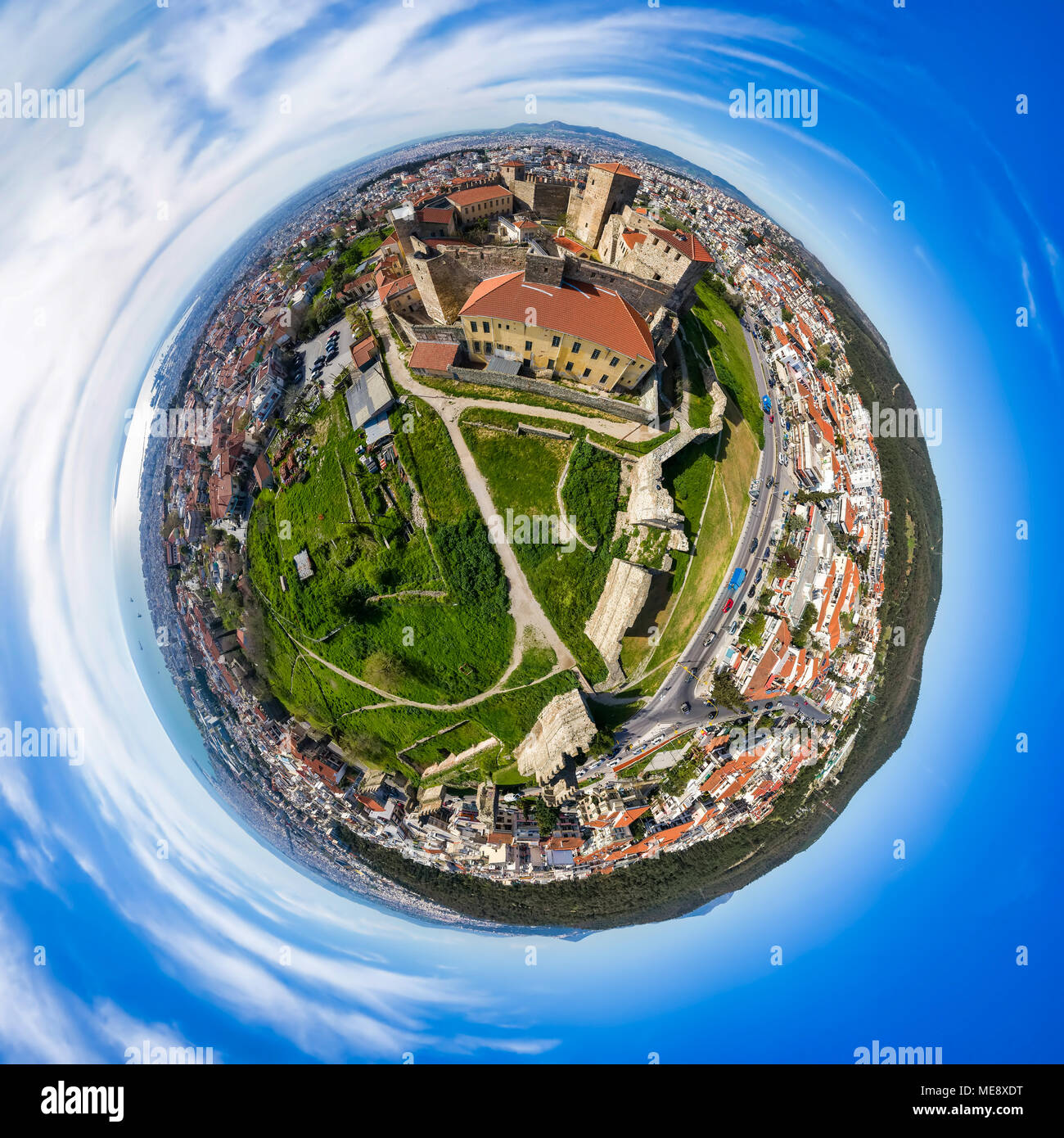 Piccolo pianeta panorama del vecchio castello bizantino nella città di Salonicco in Grecia settentrionale Foto Stock