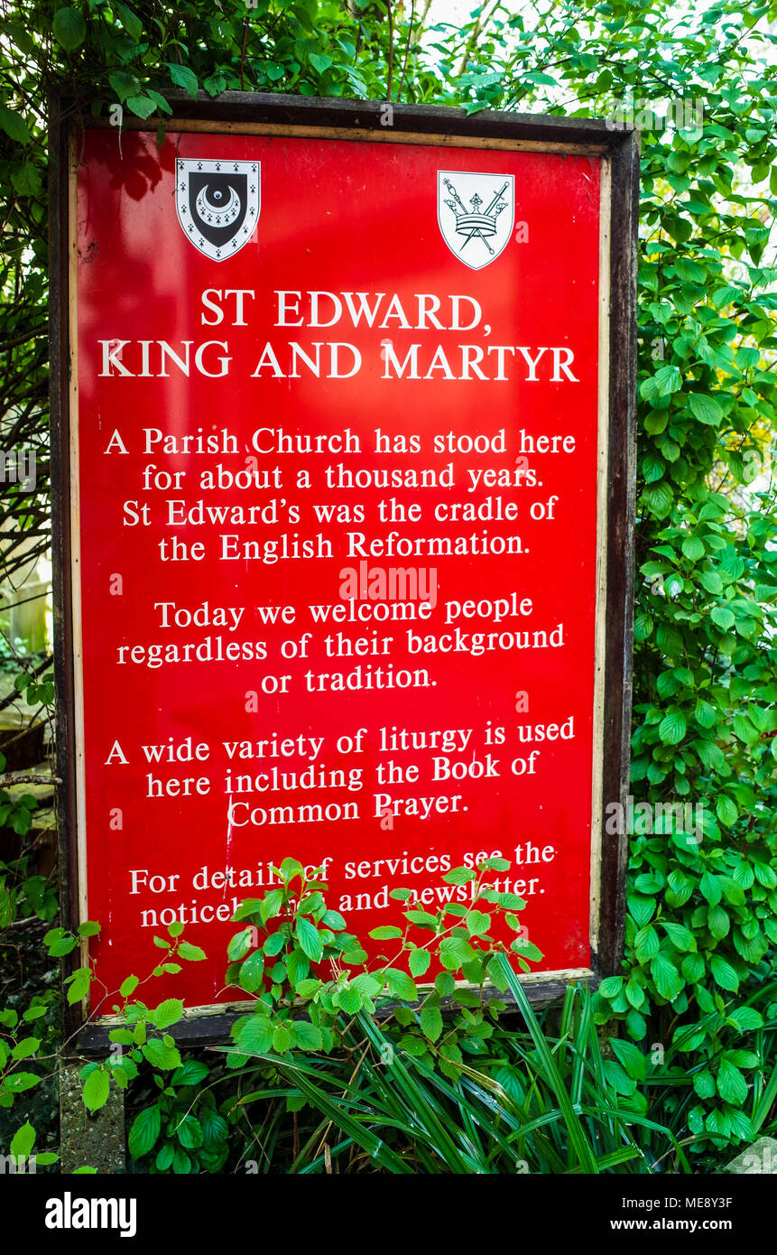 Ingresso alla St Edward re e martire chiesa nel cuore di Cambridge Regno Unito. Conosciuta come una delle culle della riforma inglese, fondata XIII C. Foto Stock