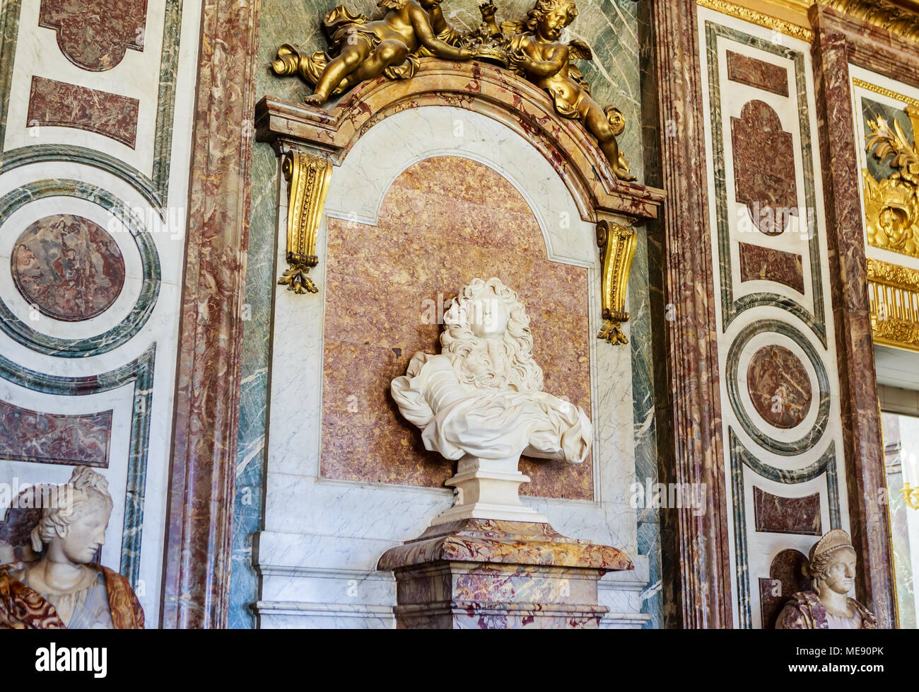 Busto di Luigi XIV da D. Bernini nel salone di Diana. Versailles. Francia, Europa Foto Stock