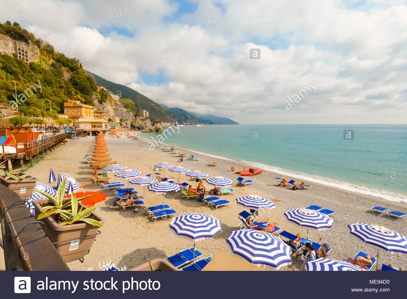 La Spiaggia Di Sabbia O Spiaggia Di Fegina A Monterosso Al