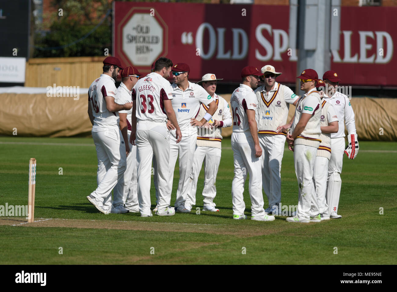 20-Aprile-2018 :Il Northampton Cricket Team durante la matck con Warwickshire al County Ground Northampton Giorno 1 Foto Stock