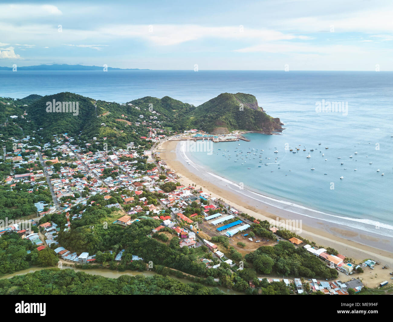 San Juan del Sur città in Nicaragua sopra vista da fuco Foto Stock