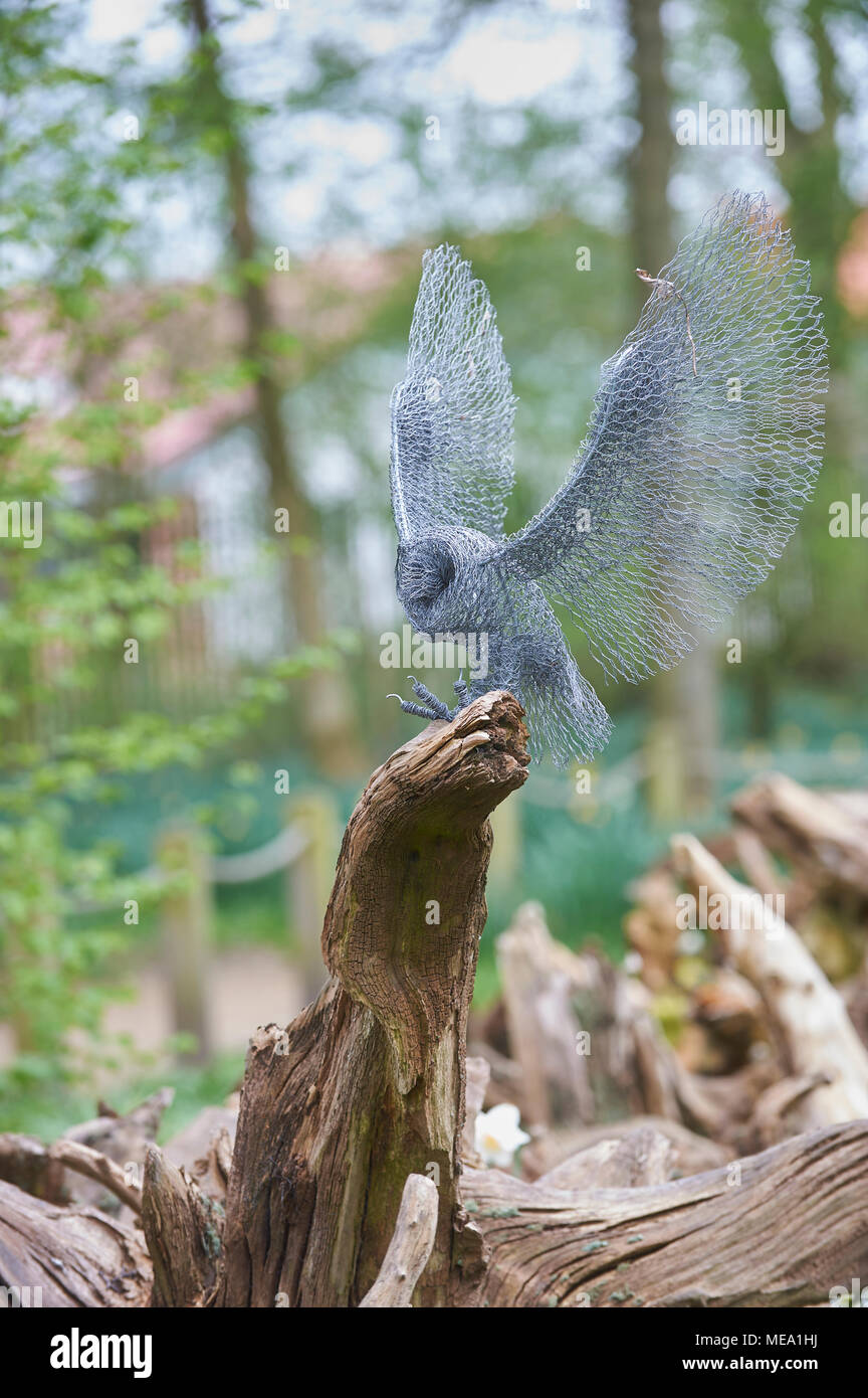 Filo sculture nel giardino Foto Stock