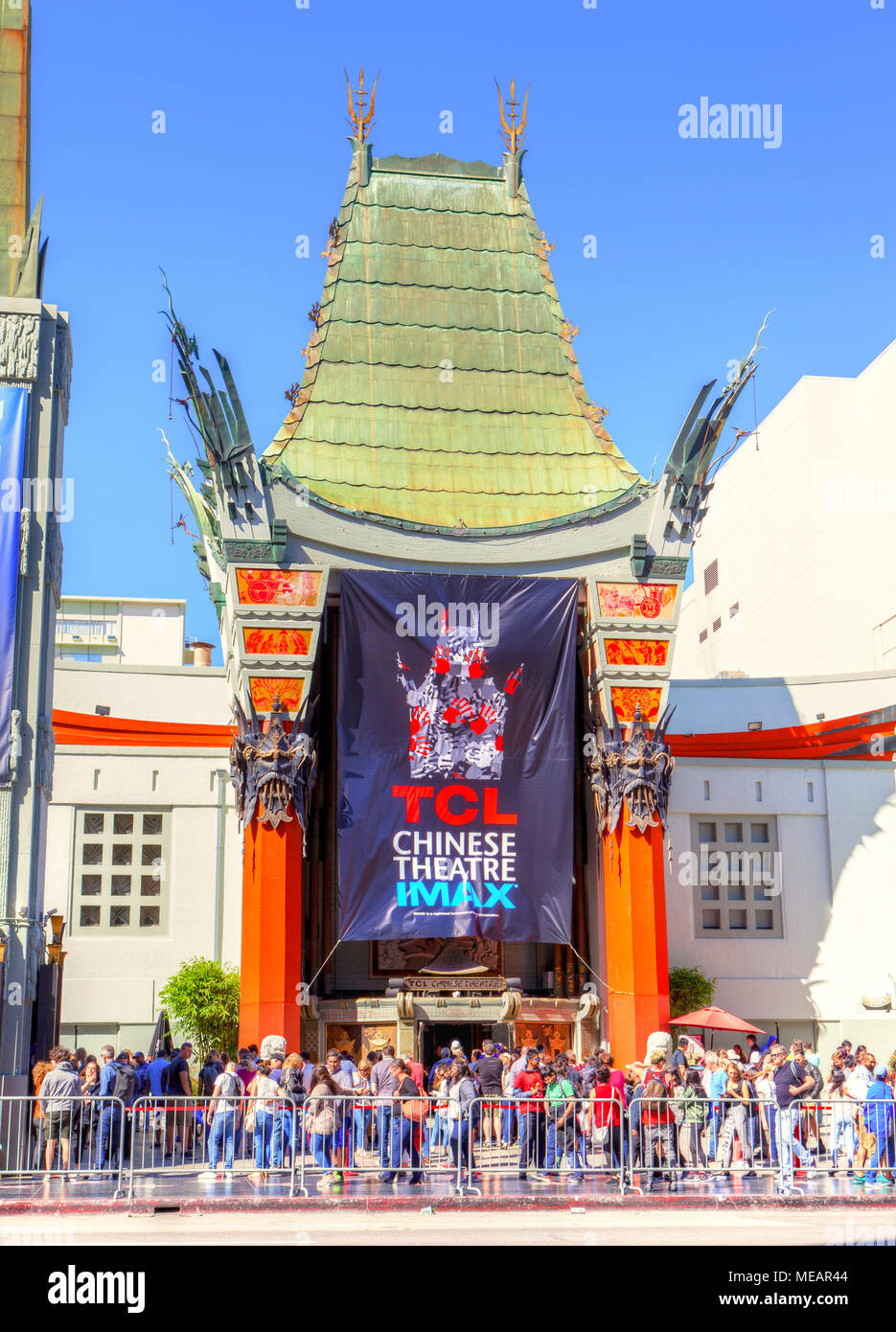 LOS ANGELES - Mar 26, 2018: folle si riuniranno presso il famoso Grauman's Chinese Theatre sulla Hollywood Boulevard. Dichiarata storico-culturale di pietra miliare in 196 Foto Stock