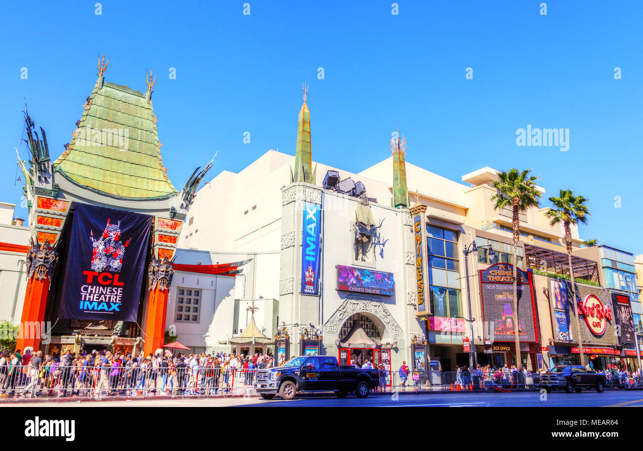 LOS ANGELES - Mar 26, 2018: folle si riuniranno presso il famoso Grauman's Chinese Theatre sulla Hollywood Boulevard. Dichiarata storico-culturale di pietra miliare in 196 Foto Stock